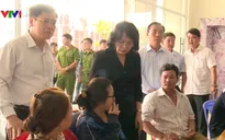 Phó Chủ tịch nước Đặng Thị Ngọc Thịnh thăm cư dân Carina sau vụ cháy