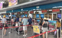 Các hãng hàng không liên tục giảm giá vé máy bay