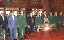 Chủ tịch Quốc hội dâng hương và trồng cây tại Khu di tích K9
