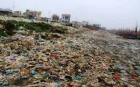 Biển Hậu Lộc (Thanh Hóa) ngập tràn rác thải