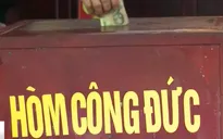 Ai quản lý tiền công đức?