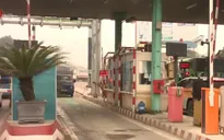 Sẽ triển khai dán tem thu giá tự động cho tất cả ô tô lưu hành