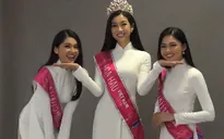 Đỗ Mỹ Linh và hai Á hậu tạo dáng theo trào lưu "em đưa tay, anh đặt cằm"