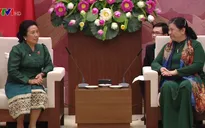 Phó Chủ tịch Thường trực Quốc hội Tòng Thị Phóng tiếp Đoàn Ủy ban Dân tộc Quốc hội Lào