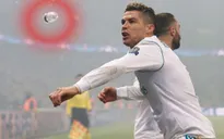 Ronaldo suýt bị ném trúng chai nước từ khán đài trong chiến thắng PSG