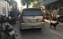 Ô tô chở thuốc lá lậu tông văng CSGT để đồng bọn chạy trốn