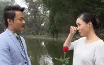 Hồng Diễm bối rối khi Hồng Đăng tặng hoa chúc mừng 8/3