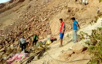 Peru: Xe bus mất lái rơi xuống vực, gần 50 người thương vong
