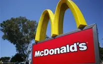 McDonald's lật ngược logo để tôn vinh phụ nữ