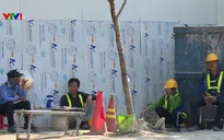 Người dân miền Nam khổ sở chống chọi với nắng nóng đầu mùa