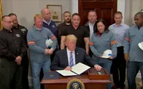 Tổng thống Trump chính thức ký lệnh đánh thuế nhôm và thép nhập khẩu