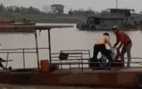 Hành hung người dân phản đối khai thác cát
