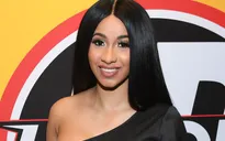 Cardi B lần đầu khoe bụng bầu
