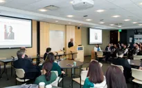 Đại sứ Việt Nam tại Hoa Kỳ Phạm Quang Vinh làm việc tại Boston
