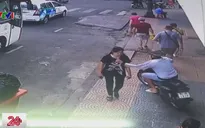 Bị kẻ gian cướp điện thoại khi đang ngồi sau xe ôm