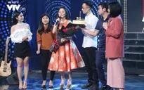 Hương Tràm bất ngờ khi fan tổ chức sinh nhật tại trường quay