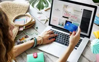 Thương mại trực tuyến lấn át mua sắm truyền thống