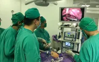 Bé gái 3 tuổi bị u tuyến thượng thận