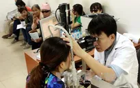 Tầm soát chống mù lòa cho 1.000 người dân