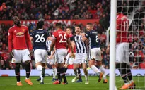 Man Utd thua đội bét bảng, Man City chính thức giành ngôi vương