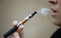 Mỹ: Nhiều học sinh sử dụng thuốc lá điện tử