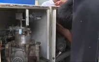 Dán tem niêm phong đồng hồ xăng dầu tránh thất thu thuế