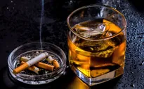 Thuốc lá, rượu bia có thể gây đột quỵ ở người trẻ tuổi