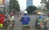 Tên cướp táo tợn kéo lê cô gái hàng chục mét ở trung tâm TP.HCM