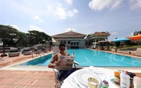 Cuộc sống sang chảnh của hoàng tử điển trai khiến nhiều người ghen tỵ