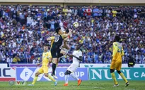 ẢNH: FLC Thanh Hóa nhọc nhằn đánh bại SLNA