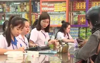 Các "đại gia" bán lẻ di động chuyển hướng bán hàng thiết yếu