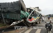 TP.HCM: Tai nạn giao thông giữa xe bồn và 3 xe ô tô