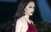 Hoa hậu chuyển giới Hương Giang cực ngọt ngào, tự tin sải bước trên sàn catwalk