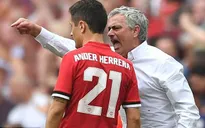 ẢNH: HLV Mourinho tức tối trong ngày Man Utd thắng ngược Tottenham ở bán kết FA Cup