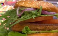 Bánh mì đặc biệt với thịt kẹp làm từ... giun