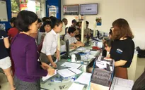 Hà Nội: Người dân đổ xô đi bổ sung thông tin thuê bao ngày cuối tuần