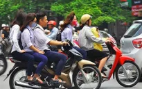 Tái diễn tình trạng học sinh chưa đủ tuổi sử dụng xe máy đến trường