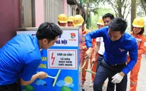 Hà Nội ra quân trang trí tủ điện bằng các poster tuyên truyền