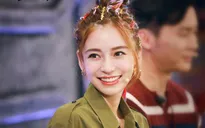 Angelababy cực cá tính với mốt tóc tết bảy màu