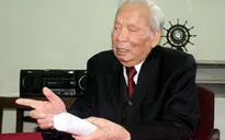 Nguyên Chủ tịch nước Lê Đức Anh nhận Huy hiệu 80 năm tuổi Đảng