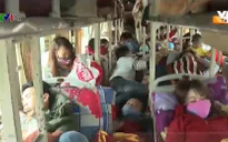 Tình trạng nhồi nhét trên xe khách vẫn diễn ra
