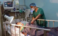 Cứu sống 2 mẹ con bị đâm nguy kịch nhờ báo động đỏ bệnh viện