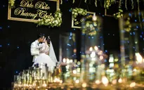 MC Đức Bảo "Chúng tôi là chiến sĩ" đắm đuối hôn cô dâu trong lễ cưới