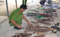 Quảng Ngãi: Công an huyện Ba Tơ thu gom, tiêu hủy gần 100 súng tự chế