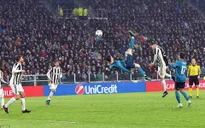 Cris Ronaldo "xe đạp chổng ngược", CĐV Juventus bật dậy… vỗ tay