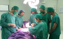 Phẫu thuật cắt u tuyến thượng thận cho trẻ 4 tháng tuổi