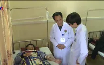 Bác sỹ bị người nhà bệnh nhân đánh tới tấp vào mặt, đầu