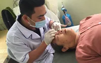Khám mắt miễn phí cho người cao tuổi tại huyện Mê Linh (Hà Nội)