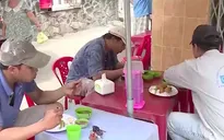 Việc tử tế: Quán cơm "giá nào cũng bán" cho người nghèo