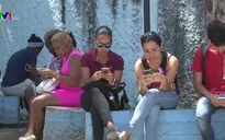 Người dân Cuba thích nghi với mạng Internet chậm nhưng đắt đỏ